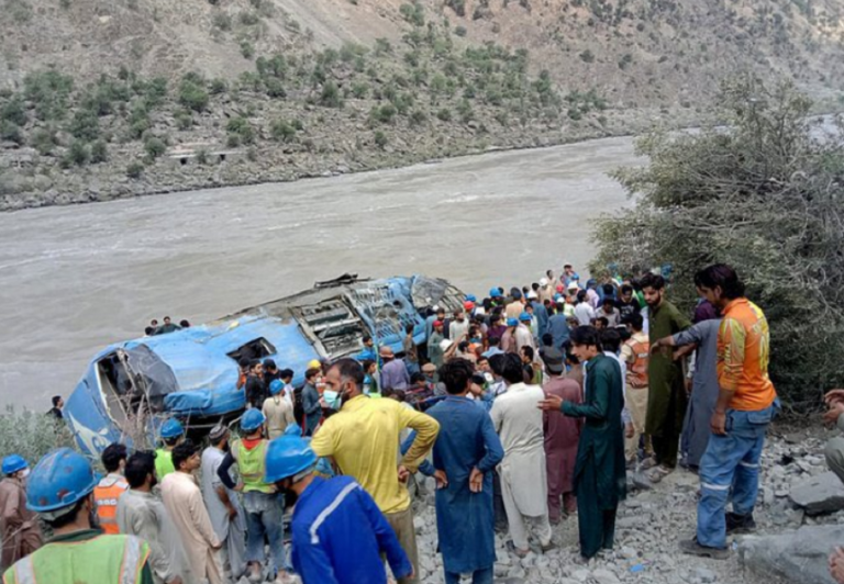 China denunță un atentat în nord-vestul Pakistanului. Cel puţin 13 morţi, inclusiv 9 chinezi
