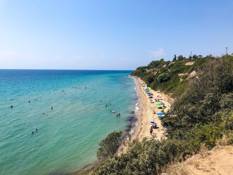 Presa elenă vorbește despre o invazie a turiștilor români în toată Grecia, după vizita ministrului grec al turismului la Bucureşti