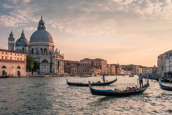 venetia italia europa apa laguna gondola