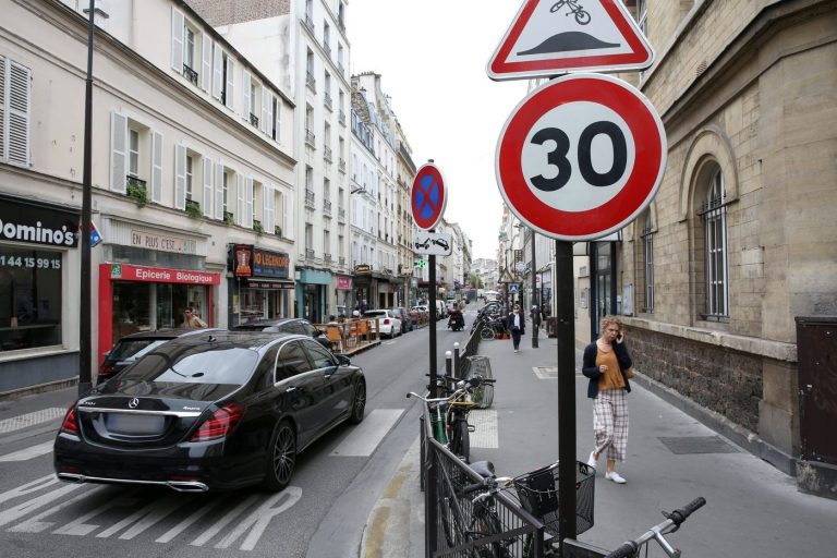Flinstone à la parisienne: viteză limitată la 30 km/h în capitala Franței, începând de luni