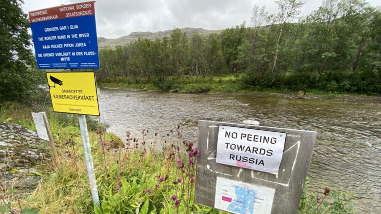„Nu urinați în direcția Rusiei”, cea mai recentă „sensibilitate” națională de la granița norvegiano-rusă