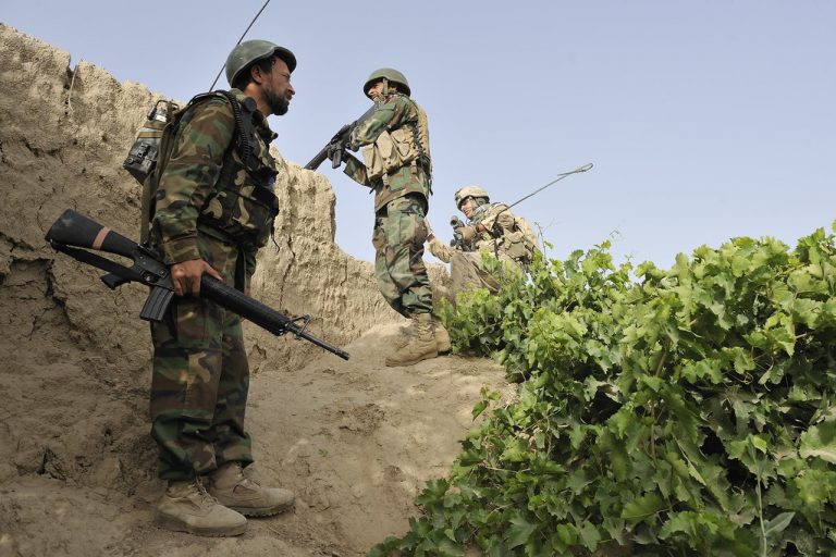 Talibanii se apropie de Kabul. Au cucerit a zecea capitală de provincie