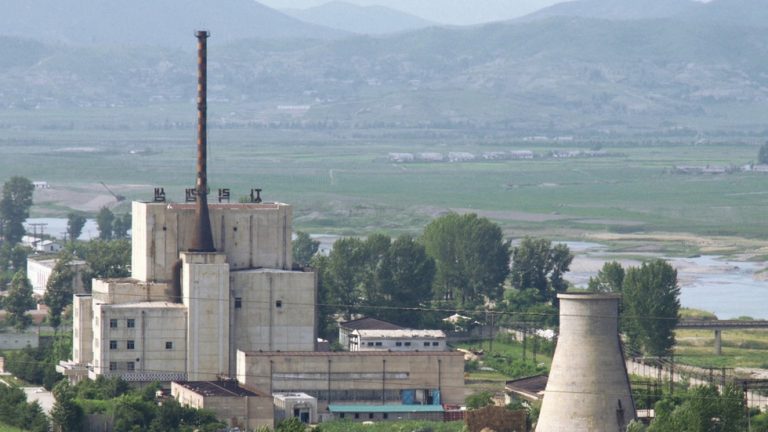 AIEA, semnal de alarmă: Coreea de Nord pare să fi repornit reactorul de la complexul nuclear Yongbyon