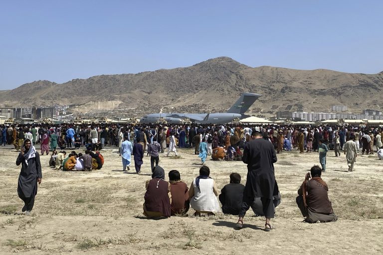 Erdogan refuză orice acord de securizare a aeroportului de la Kabul, dacă din Guvernul taliban nu fac parte femei