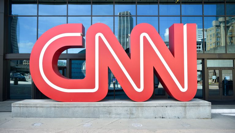 CNN a concediat trei angajaţi pentru că au venit la birou nevaccinaţi anti-COVID