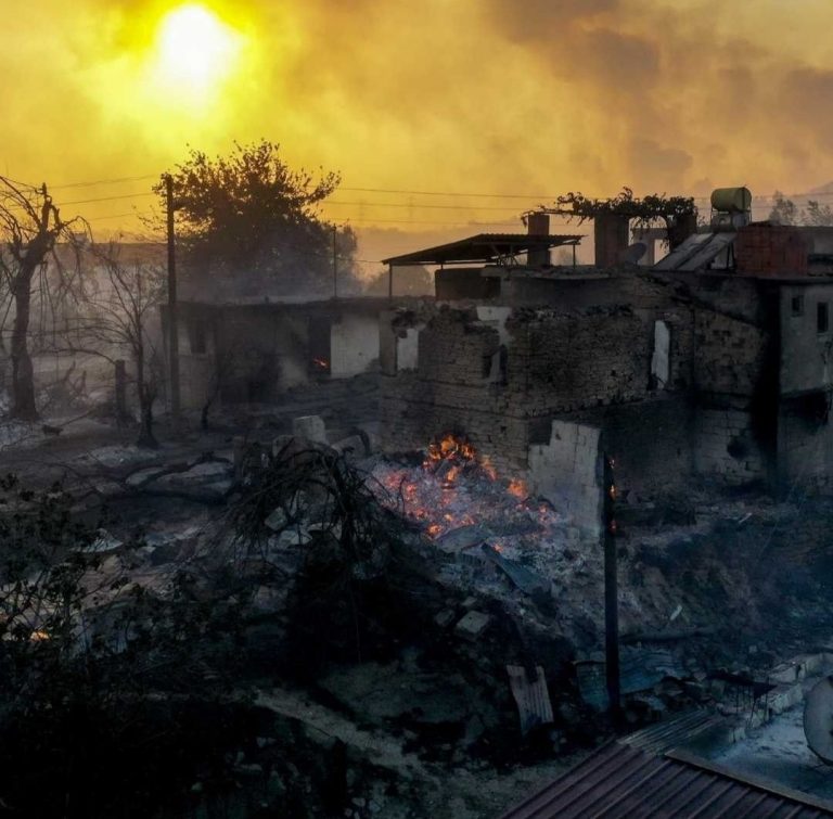 VIDEO | Concedii ruinate în Turcia. A patra zi de incendii de vegetație