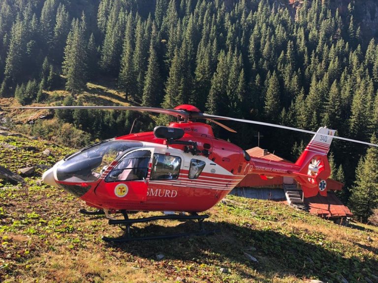Intervenție a salvamontiștilor în Munții Făgăraș: Un turist a murit, iar un altul a fost preluat de un elicopter SMURD