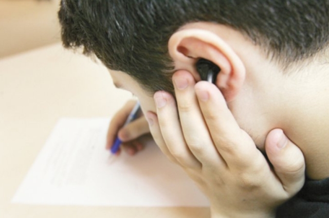 Fraudă masivă la sesiunea de toamnă a examenului de Bacalaureat. În cinci licee s-a copiat lejer