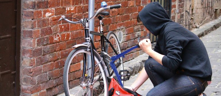 VIDEO | De câte minute este nevoie pentru a fura o bicicletă în București?