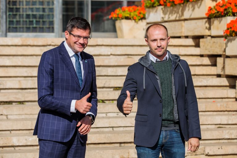 Deputatul liberal de Iaşi Alexandru Kocsis îi cere din nou lui Eugen Pîrvulescu, plasat sub control judiciar de DNA, să se autosuspende