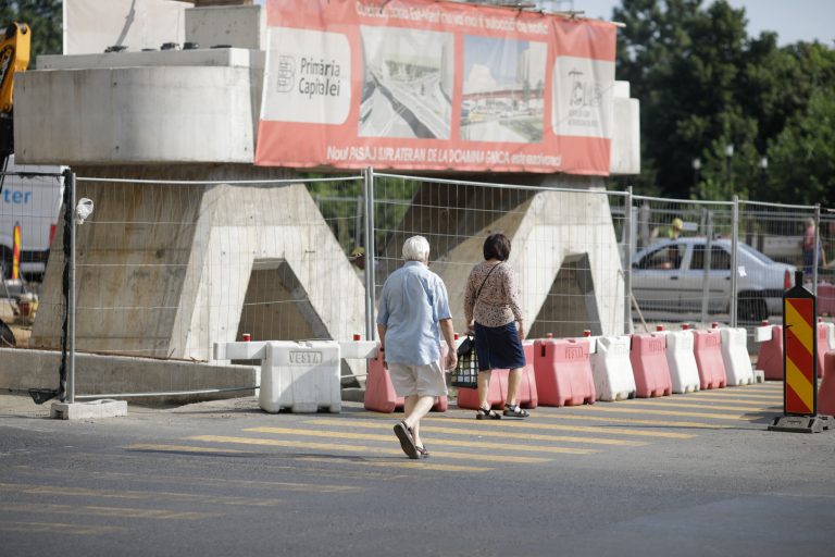 INS: Populaţia rezidentă a României, în scădere. Fenomenul de îmbătrânire demografică continuă să se accentueze