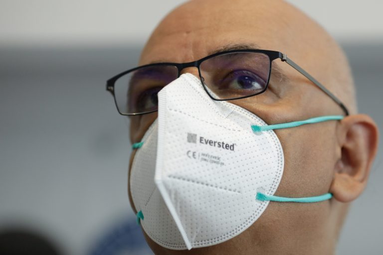 „Nu mai este timp”. Arafat, apel către parlamentari să aprobe legea care permite, fie vaccinarea, fie testarea periodică a personalului din mai multe domenii