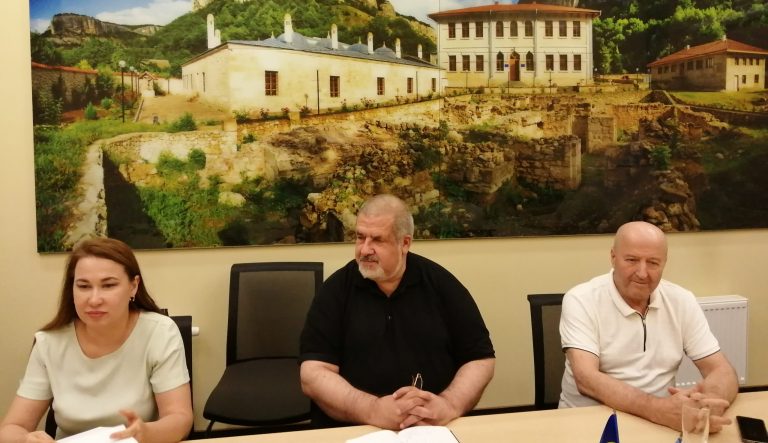 VIDEO | Dialog cu liderul tătarilor din Crimeea: De ce a fost condamnat, ce tactici are Rusia cu tătarii din România și tinerii crimeeni care promit