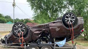VIDEO | Șoferul care a spulberat cu mașina barierele de cale ferată de la Brănești era beat și s-a răsturnat cu mașina la o oră după incident