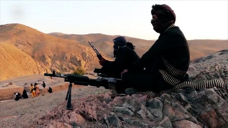 Talibanii au ocupat trei capitale de provincii, inclusiv un oraş strategic