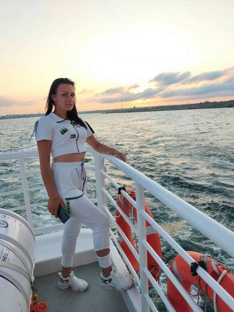 O tânără din Suceava care trebuia să fie în carantină acasă a fost găsită de Poliție la mare, după ce și-a pus pe Facebook poze de pe litoral
