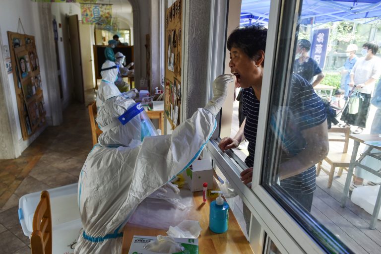 Numărul de cazuri de Covid-19 continuă să crească în China