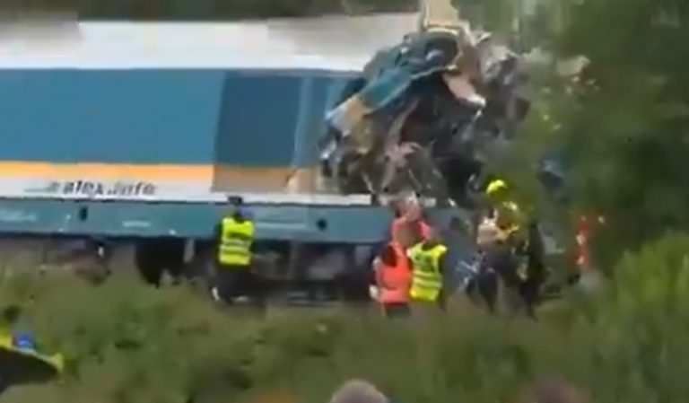 VIDEO | Cel puţin doi morţi și 40 de răniți în coliziunea a două trenuri în vestul Cehiei