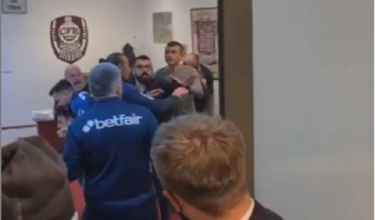VIDEO | Bătaie între oficiali ai CFR Cluj, după înfrângerea suferită în meciul cu Steaua Roșie Belgrad