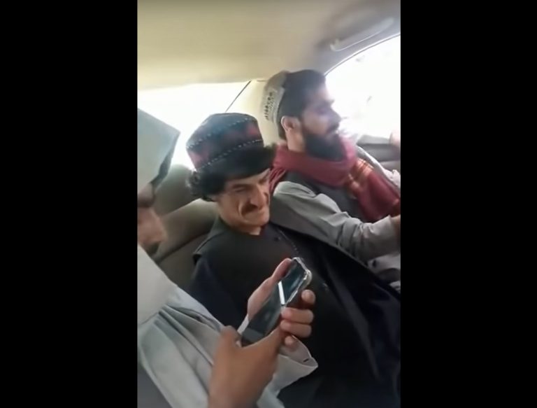 VIDEO | Ultimele secunde din viața comediantului afgan decapitat de talibani pentru că făcea glume pe seama lor. A râs de ei până la ultima suflare
