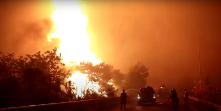 VIDEO | „Nu ieșiți din casă!” Furtuni de foc şi explozii în Grecia