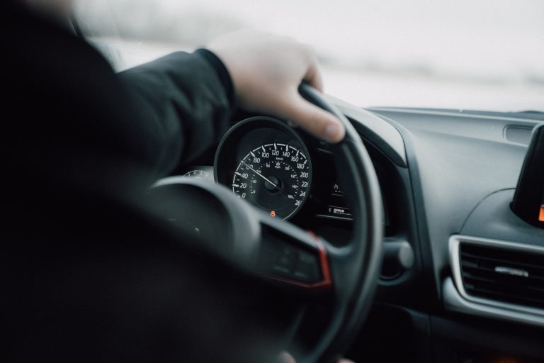 Marți și-a luat permisul de conducere, miercuri a rămas fără el. S-a întâmplat la Telești