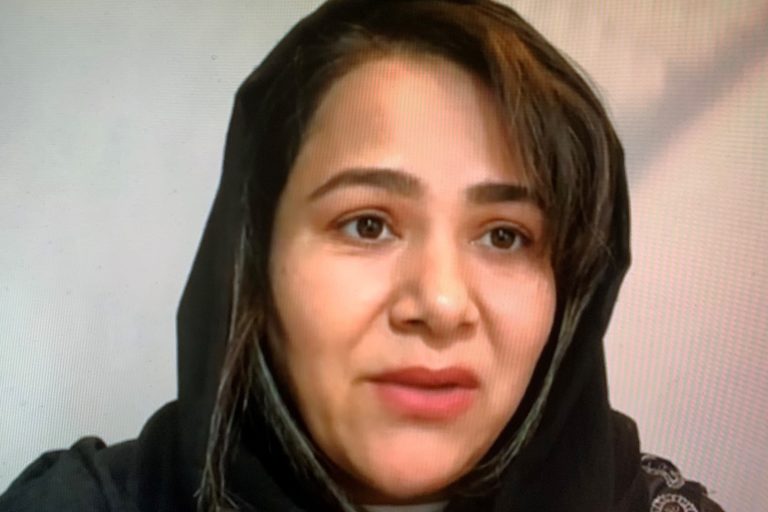 Nargis Nehan, fostă membră a guvernului afgan, înlăturat de talibani, denunţă calendarul “iresponsabil” al retragerii americane