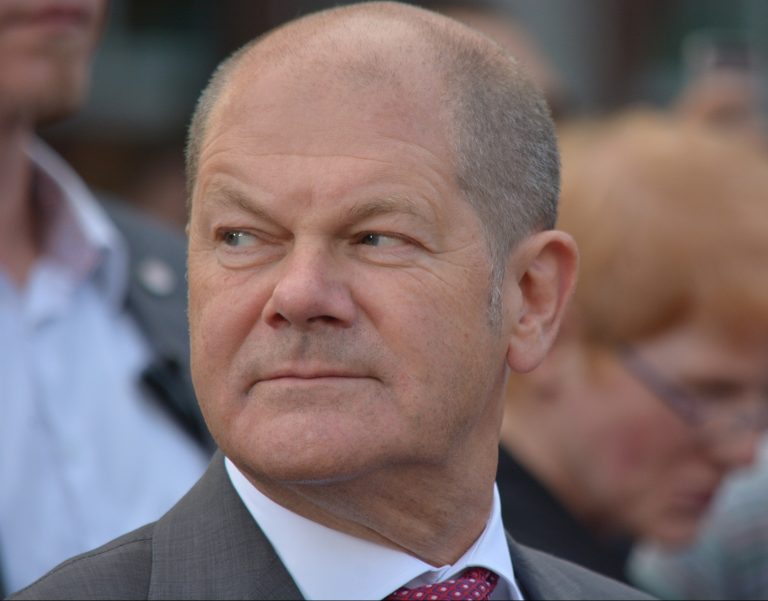 Scholz: Germania nu livrează arme letale Ucrainei