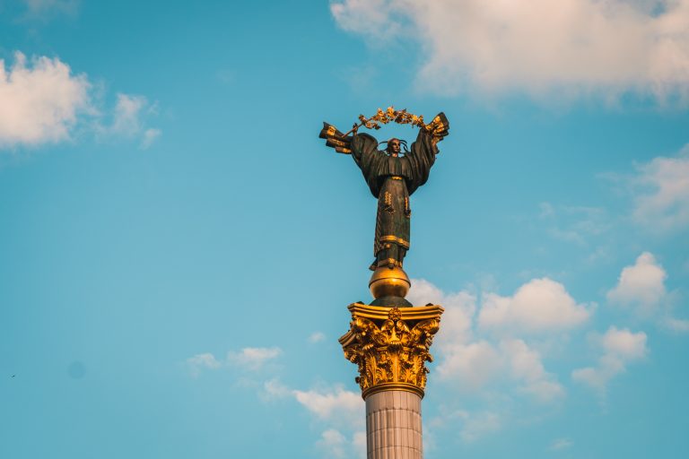 „Scrieți-le lui Valentin și Pavlo”. Unul a făcut mai multă pușcărie, sub Putin, decât bunicul său, sub Stalin. Celălalt a anticipat cumva cazul Ryanair