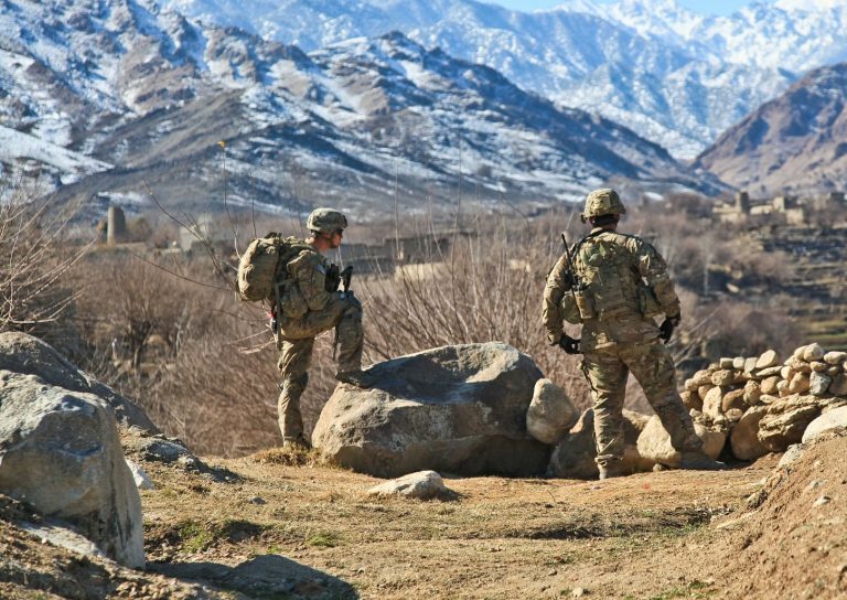 Dezastrul din Afganistan – de la Bush la Biden