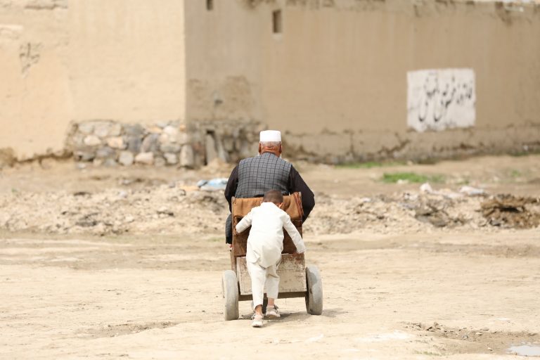 The Economist: Talibanii cuceresc oraș după oraș, dar Afganistanul încă poate fi salvat de la dezastru