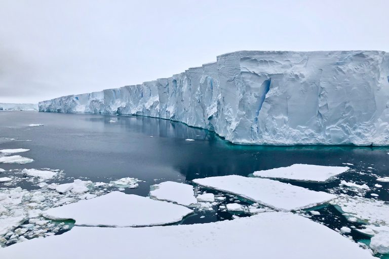 Căldura din interiorul Pământului contribuie la topirea ghețarilor din Antarctica