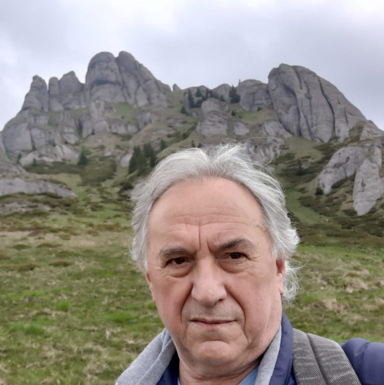 „E un instrument al fricii”. Un profesor de la UMF București își îndeamnă studenții să nu poarte mască