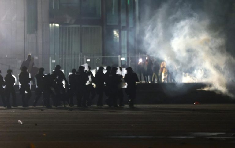 VIDEO | Proteste în Slovenia față de pașaportul sanitar. Manifestanții acuză autoritățile de „corona-fascism”