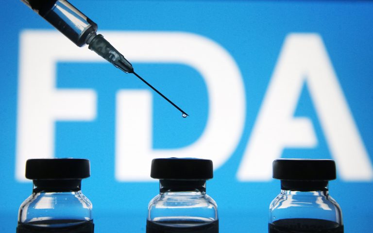 Casa Albă va prioritiza vaccinarea cu boostere şi testarea pentru subvarianta Omicron BA.5