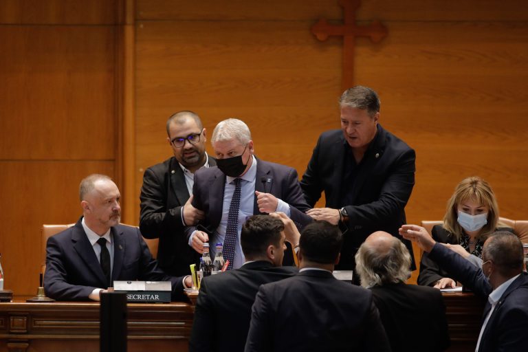 Gorghiu cere sancţionarea parlamentarilor AUR care au făcut scandal în şedinţa plenului reunit