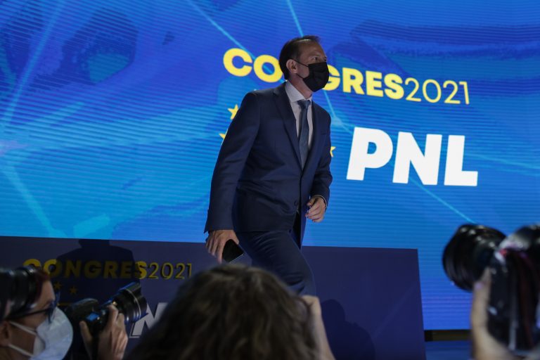 Romania’s acting premier seeks to reassure business community as political crisis continues