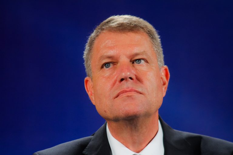 Preşedintele Iohannis va participa mâine la o reuniune la Haga, alături de premierii Letoniei, Belgiei, Poloniei şi a secretarului general al NATO