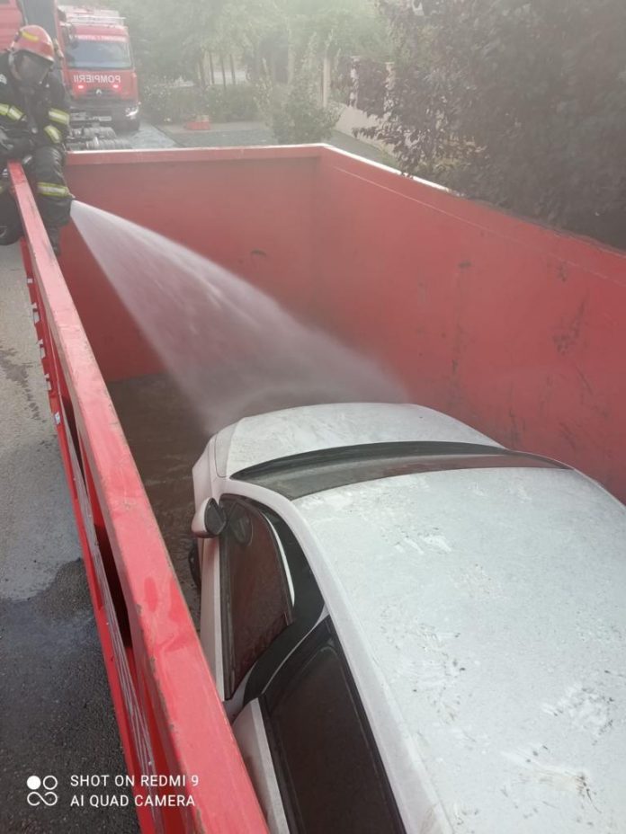 Incendiu la o mașină electrică