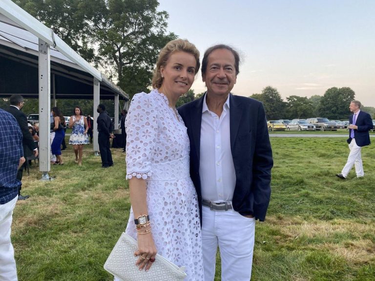 O româncă din Galaţi poate deveni miliardară după divorțul de soțul său