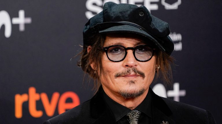 Johnny Depp a câştigat procesul de defăimare împotriva fostei sale soţii Amber Heard