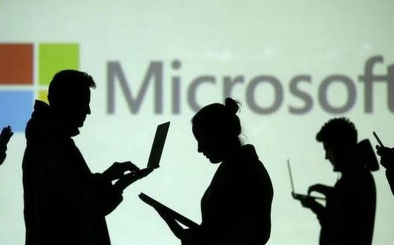 Microsoft amână pe termen nedefinit revenirea angajaților la birourile din SUA. Care este motivul