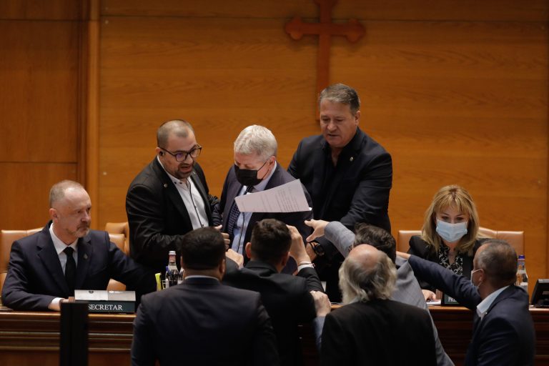 VIDEO | Scandal la ședința pentru citirea moțiunii de cenzură