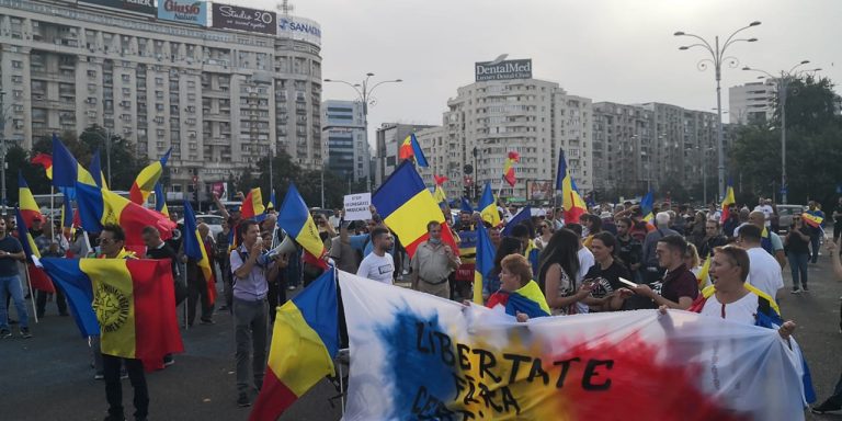 VIDEO | Romanians protest pandemic restrictions after gov’t introduces ‘green pass’ for public events