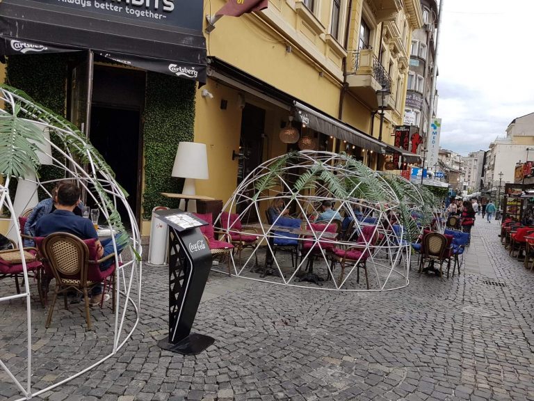 Restaurantele, cinematografele și sălile de sport rămân deschise la incidență de peste 6 la mie, pentru cei vaccinați sau trecuți prin boală
