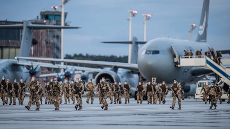 Renașterea militară a Germaniei și Japoniei