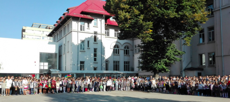 Reportaj News.ro | Prima zi de şcoală, descrisă de părinţi şi de copii