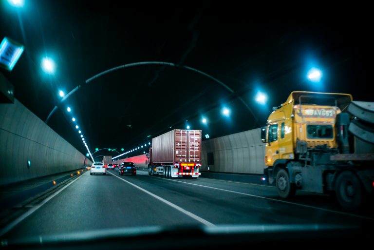 Criza a șoferilor de TIR în Marea Britanie. „Pleacă șoferii români și polonezi”