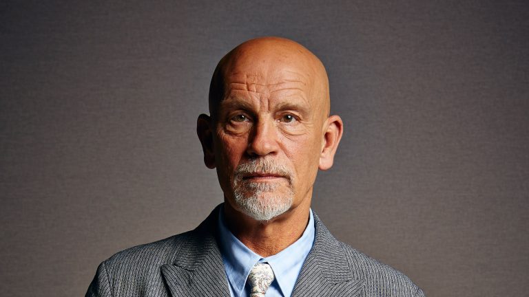 John Malkovich îl va interpreta pe un celebru dirijor român în filmul „The Yellow Tie”