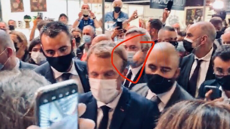 VIDEO | Un tânăr, arestat după ce aruncă cu un ou în Macron